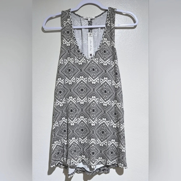 ✨️4/$20. NWT WILLOW & CLAY Sleeveless Aztec Print Open Back Blouse, M - Picture 2 of 11